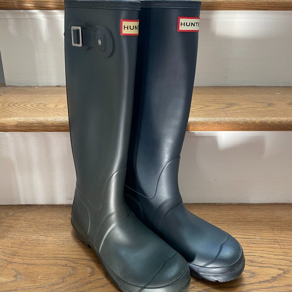 Hunter Women's Tall Rain Boots Matte Navy Blue With Hunter Fleece Socks Sz 6